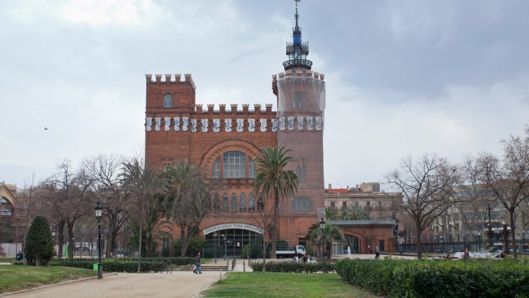 Castell dels Tres Dragons en procés de rehabilitació
