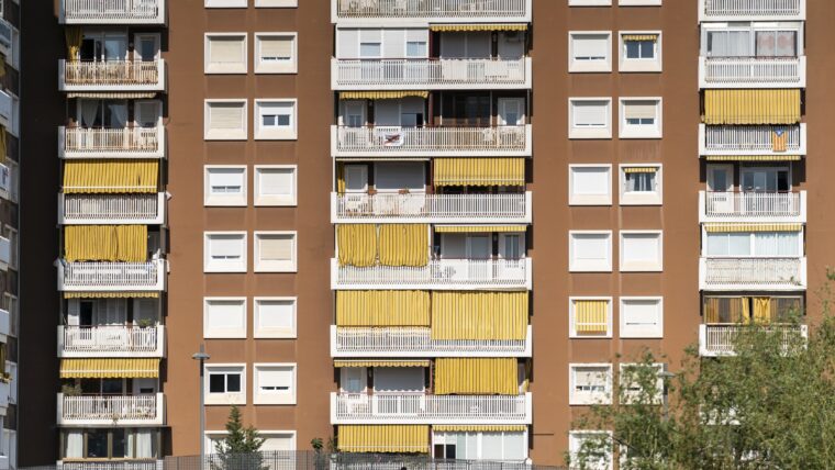 Edificis a Sants-Montjuïc
