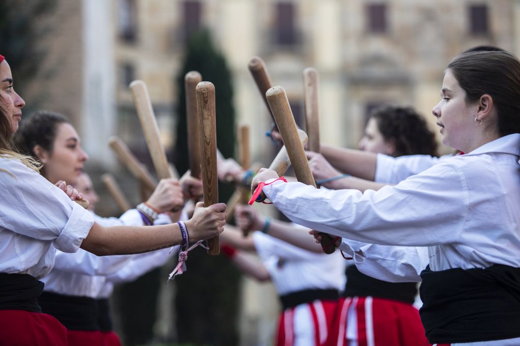 Diada bastonera de Santa Eulàlia. Mostra de balls i cercavila dintre de les festes de Santa Eulàlia 2019