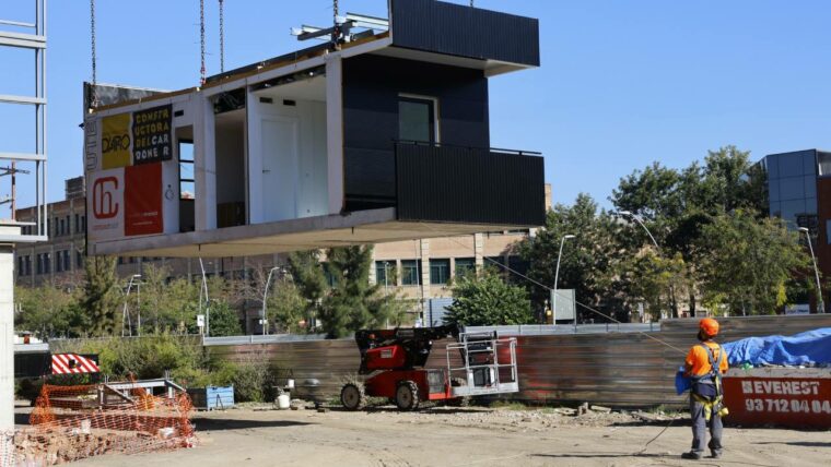 Habitatge industrialitzat al carrer del Marroc