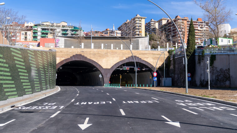 Vista exterior dels dos tubs del túnel de la Rovira.