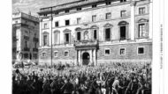 Fotografia de la plaça de Sant Jaume durant la proclamació de la Primera República.